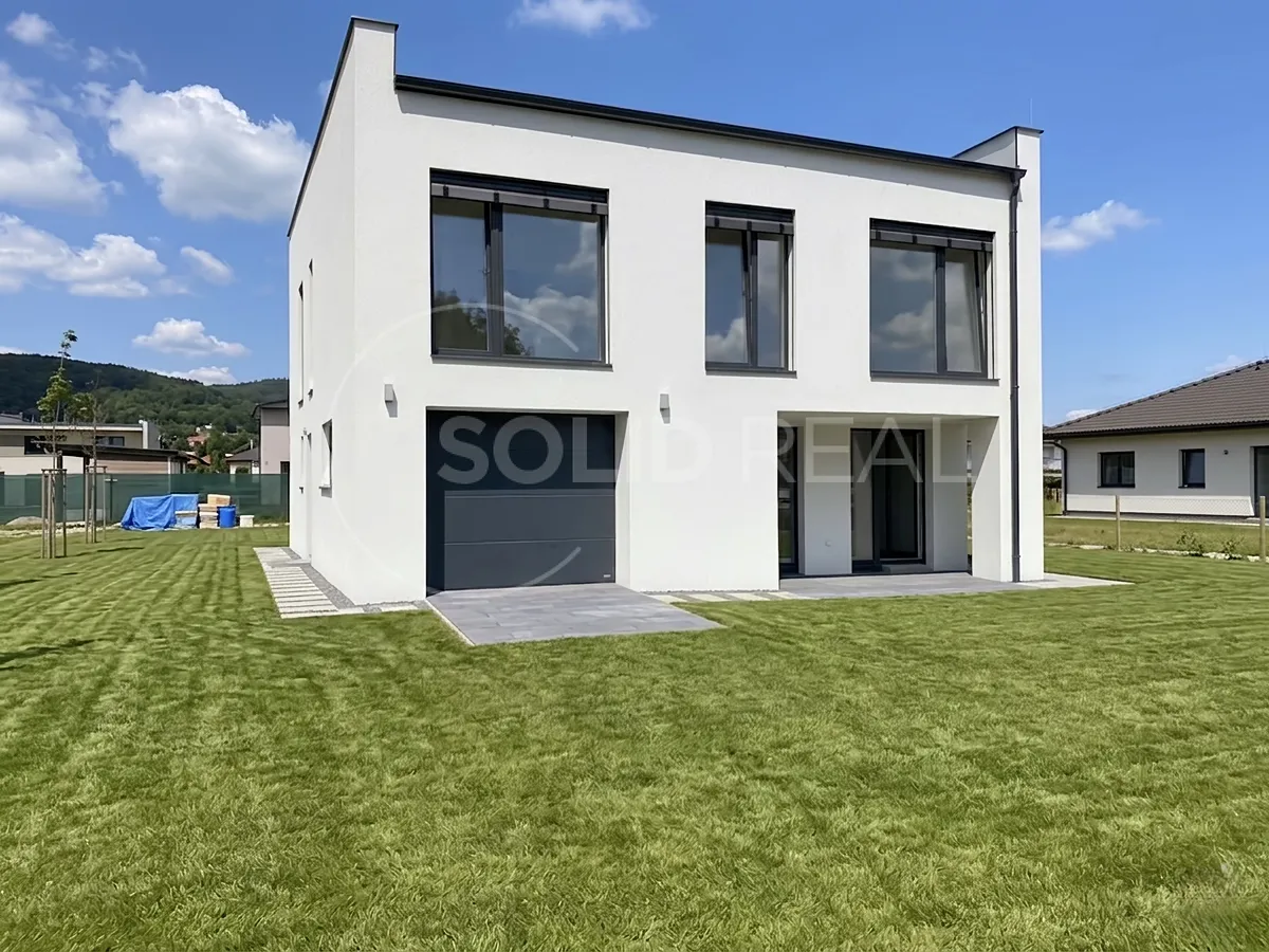 Prodej rodinného domu 219 m², pozemek 938 m²